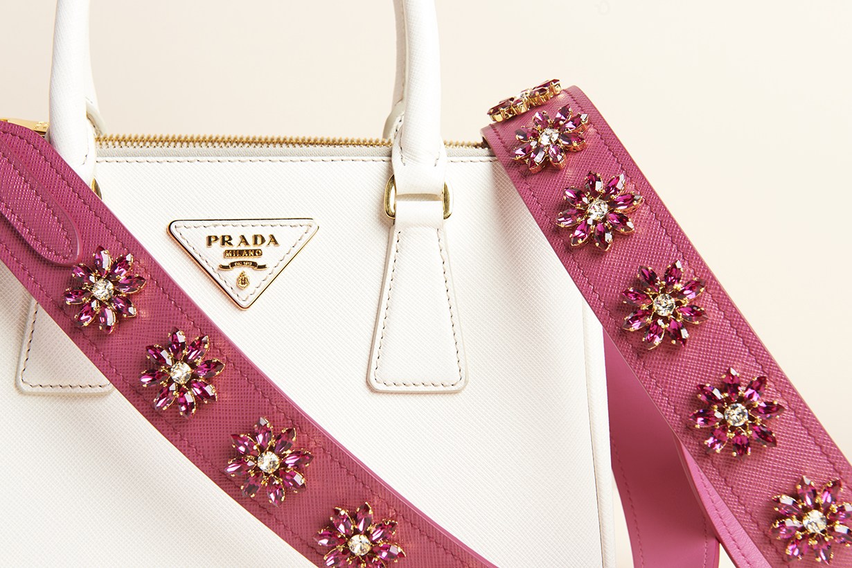 Prada-GalleriaSaffiano-Crystal-Flower-detail_HK9050strap