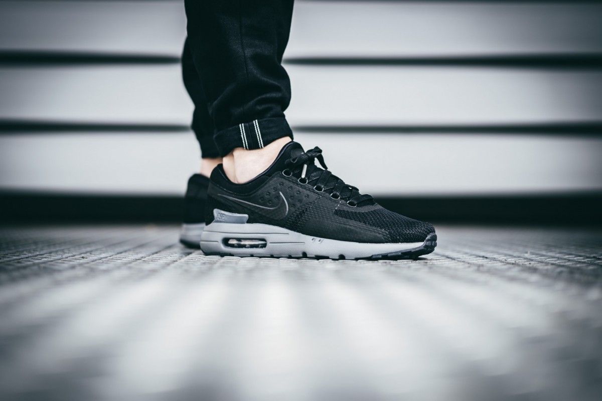 nike-air-max-zero-qs-black-grey-789695-001-mood-1